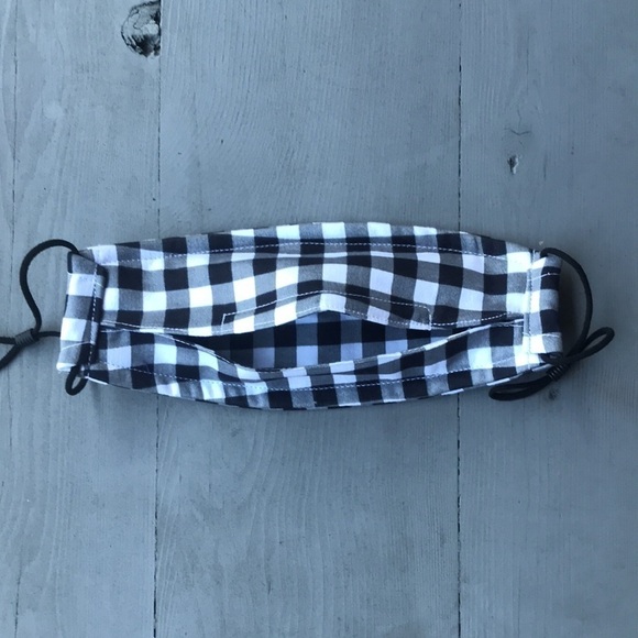 Lot of 4 Christmas Shoppe Holiday Print Cloth Face Masks Adjustable - Picture 6 of 13